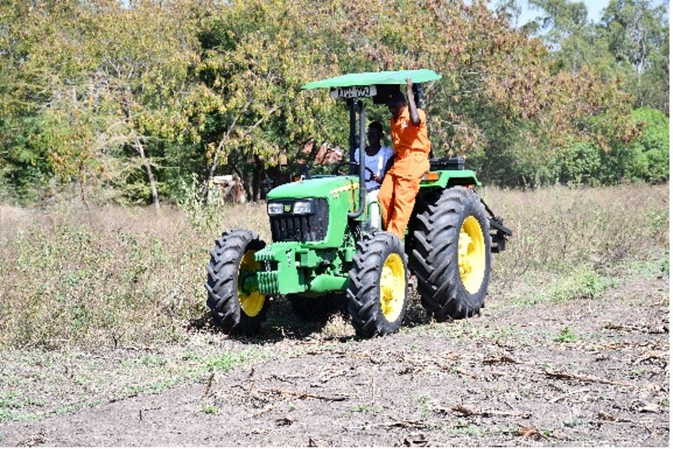 A Hello Tractor tractor operator shares insight and guidance from his experience